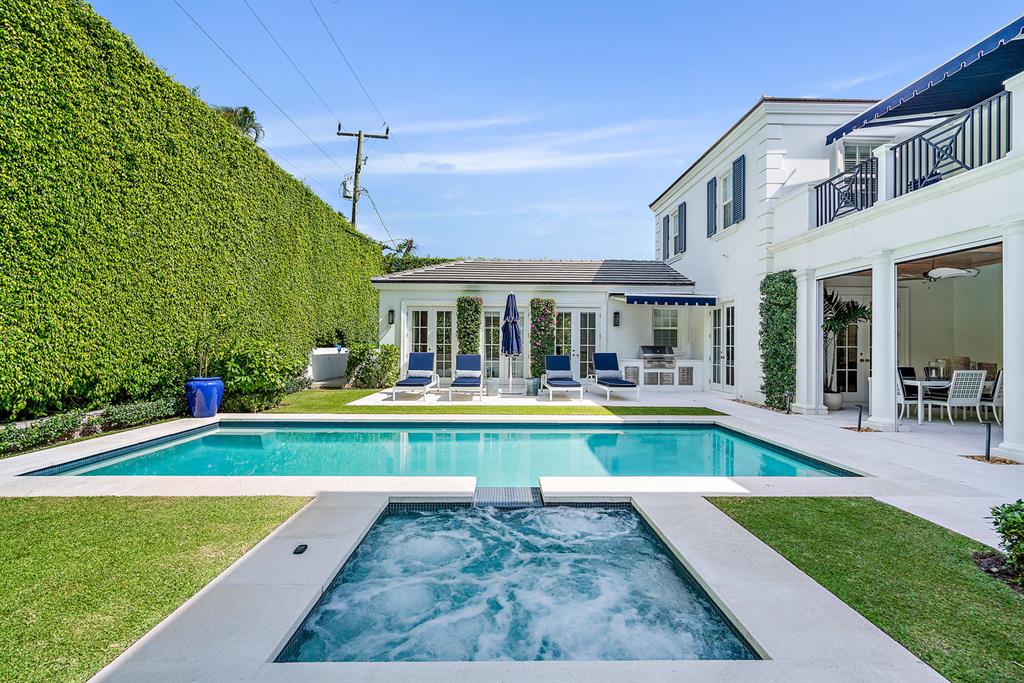 ADAMS CIRCLE - Residential