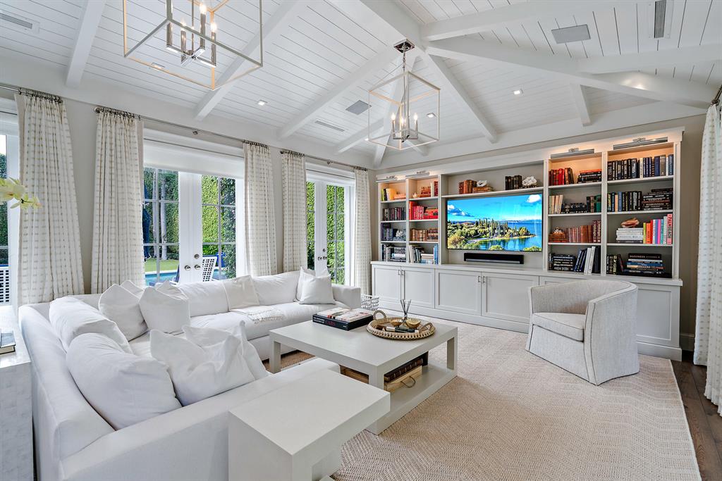 ADAMS CIRCLE - Residential