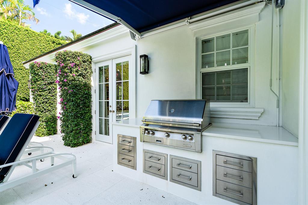 ADAMS CIRCLE - Residential