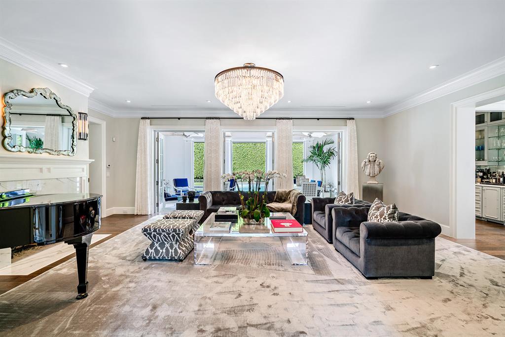 ADAMS CIRCLE - Residential