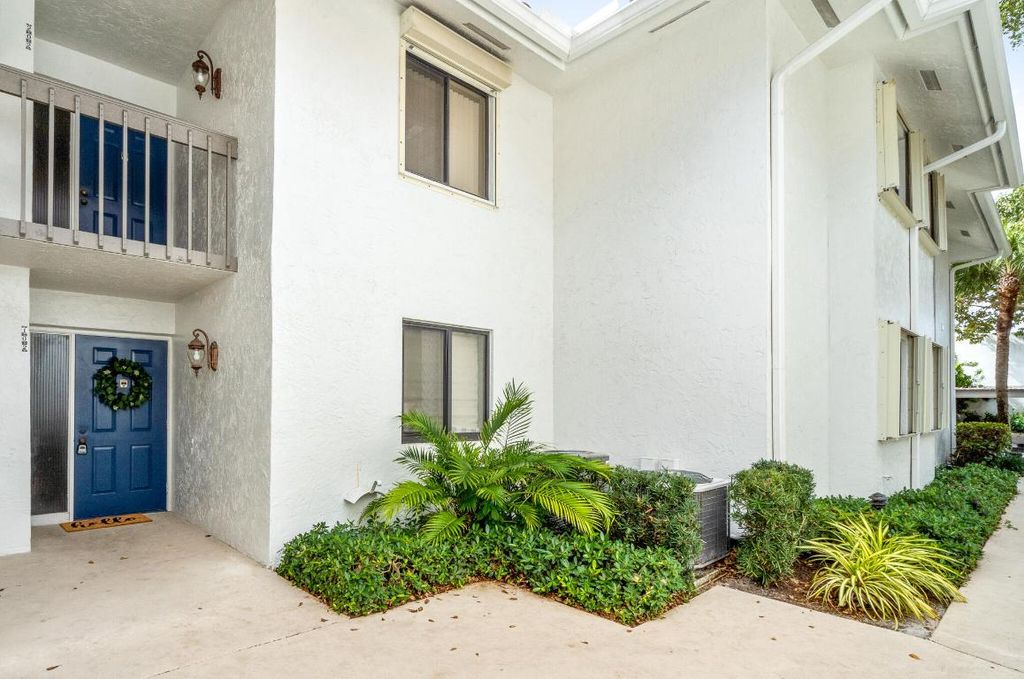 Photo of 30 Pelican Pointe Drive #102, Delray Beach, FL 33483 (MLS # R10960387)