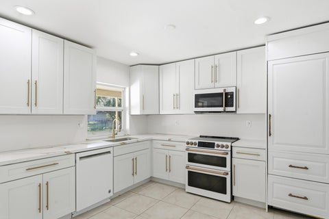 Tiny photo for 1430 NW 73RD Avenue NW, Plantation, FL 33313 (MLS # B26077581)