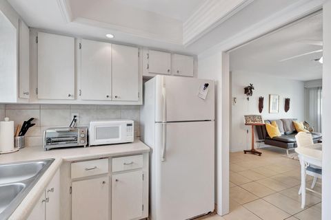 Condominium in West Palm Beach FL 2955 Crosley Drive West Dr 15.jpg