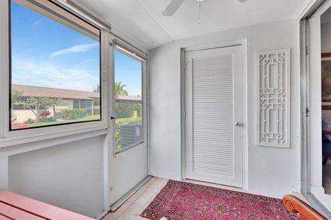 Condominium in West Palm Beach FL 2955 Crosley Drive West Dr 7.jpg