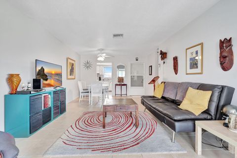 Condominium in West Palm Beach FL 2955 Crosley Drive West Dr 5.jpg