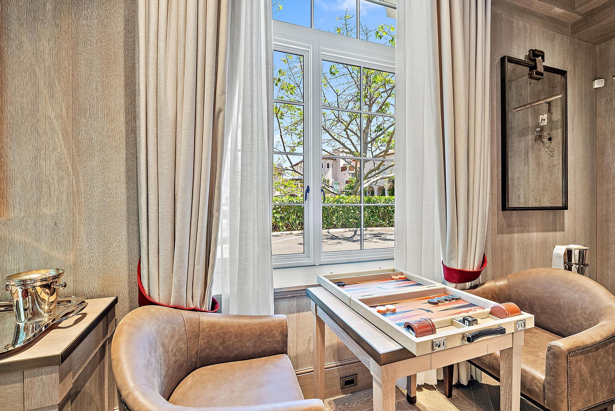 PELICAN LODGE CONDO - Residential