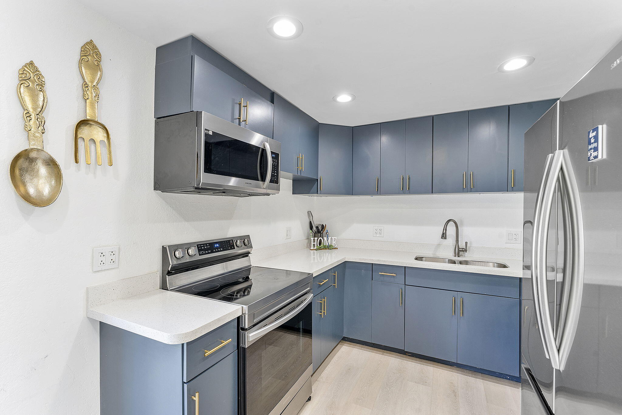 LAST CHANCE VILLAGE - Residential