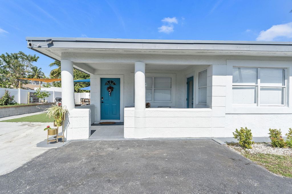 Photo of 2629 SW 6th Court, Fort Lauderdale, FL 33312 (MLS # R11167783)