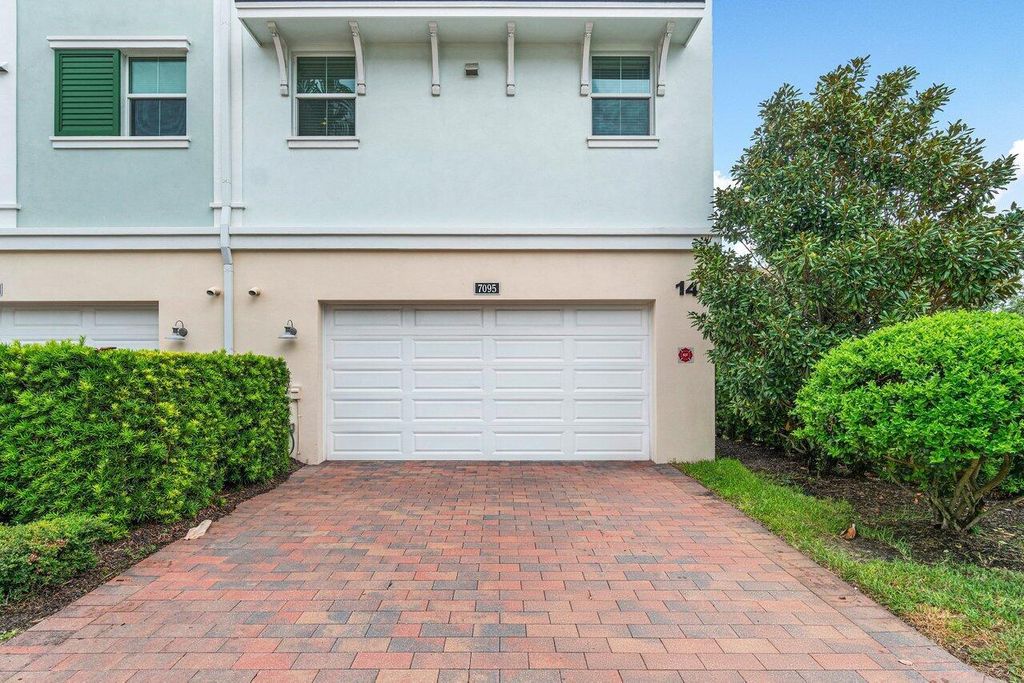 Photo of 7095 Edison Place, Palm Beach Gardens, FL 33418 (MLS # R11008050)
