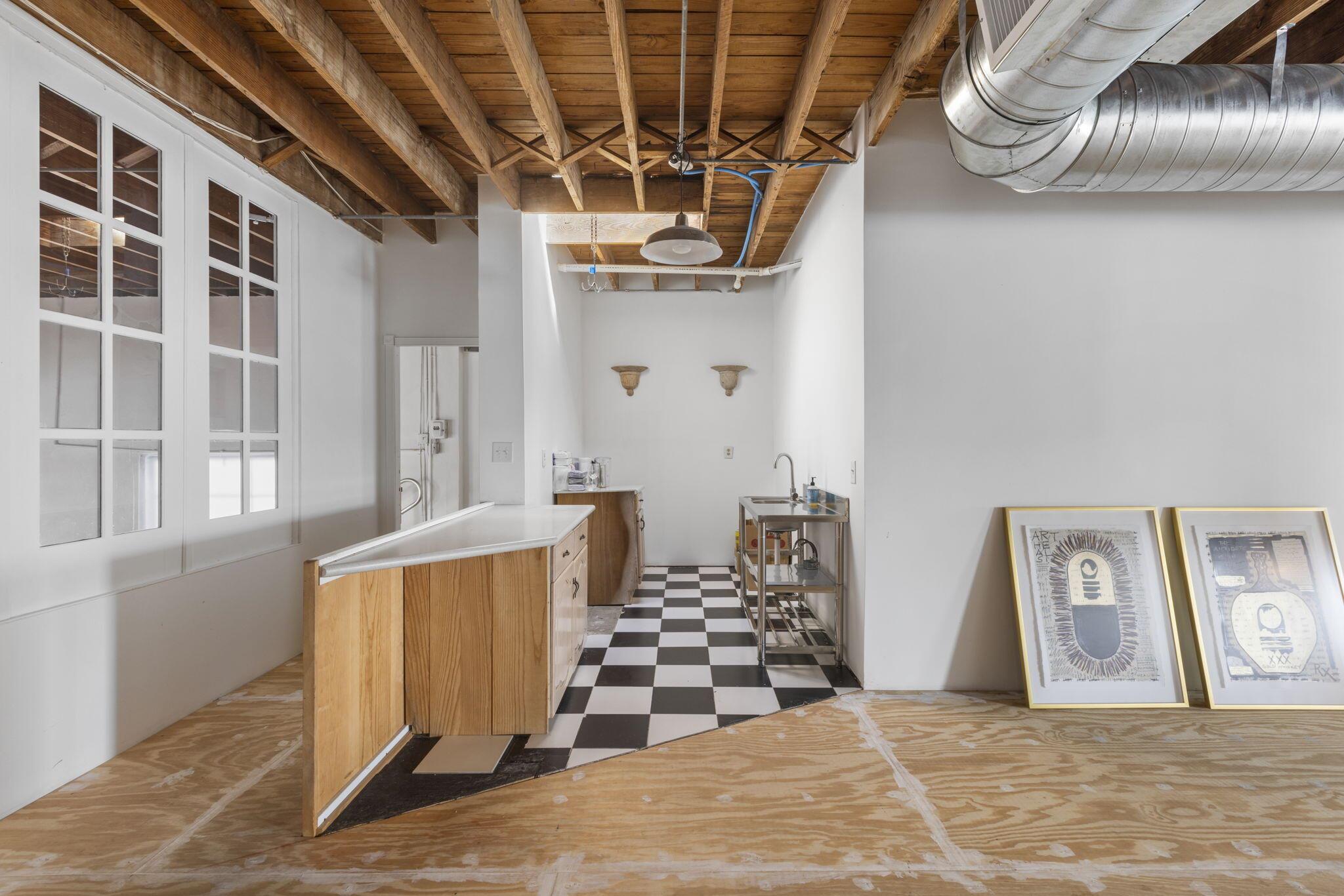 FLAMINGO PARK - Commercial Sale