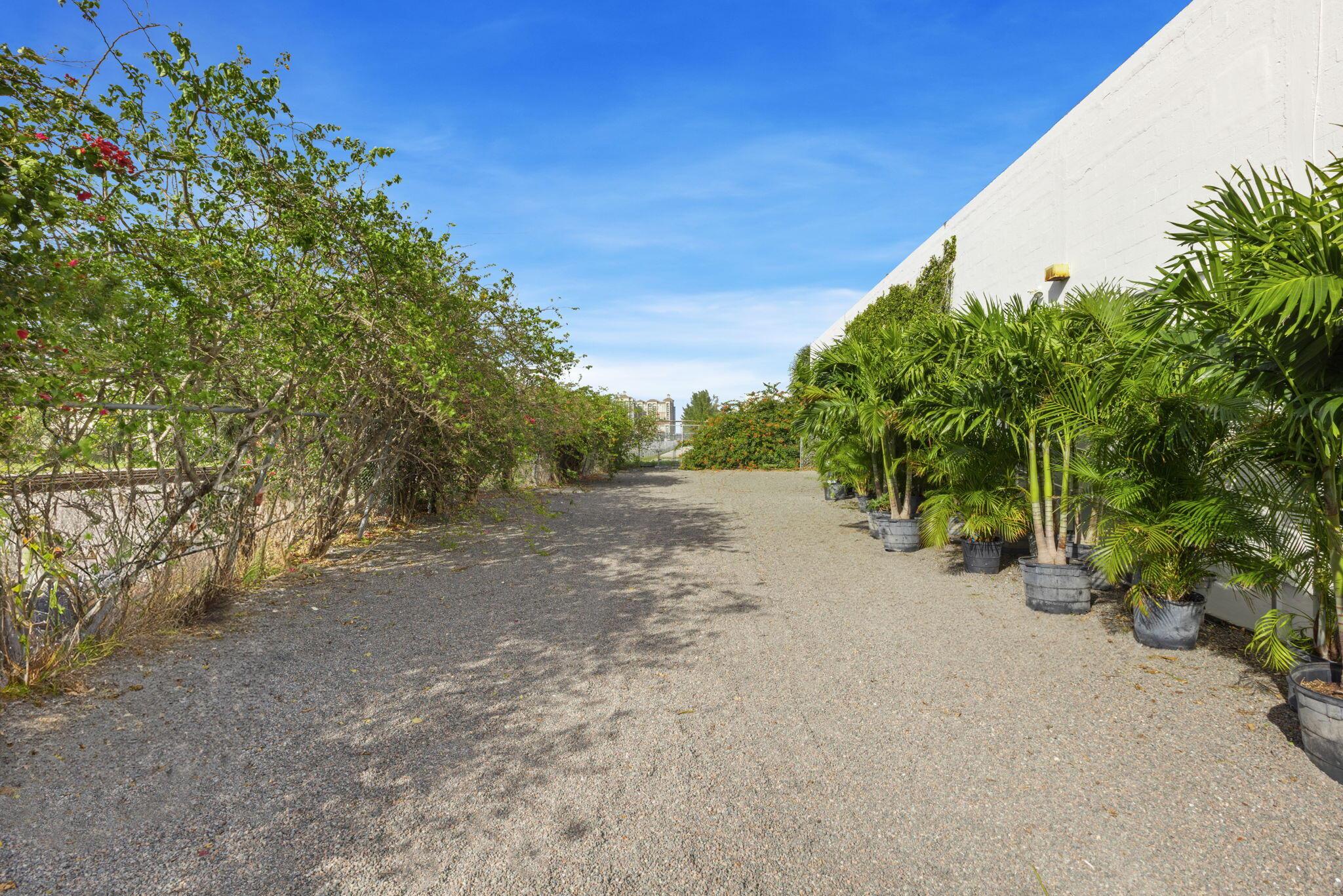 FLAMINGO PARK - Commercial Sale