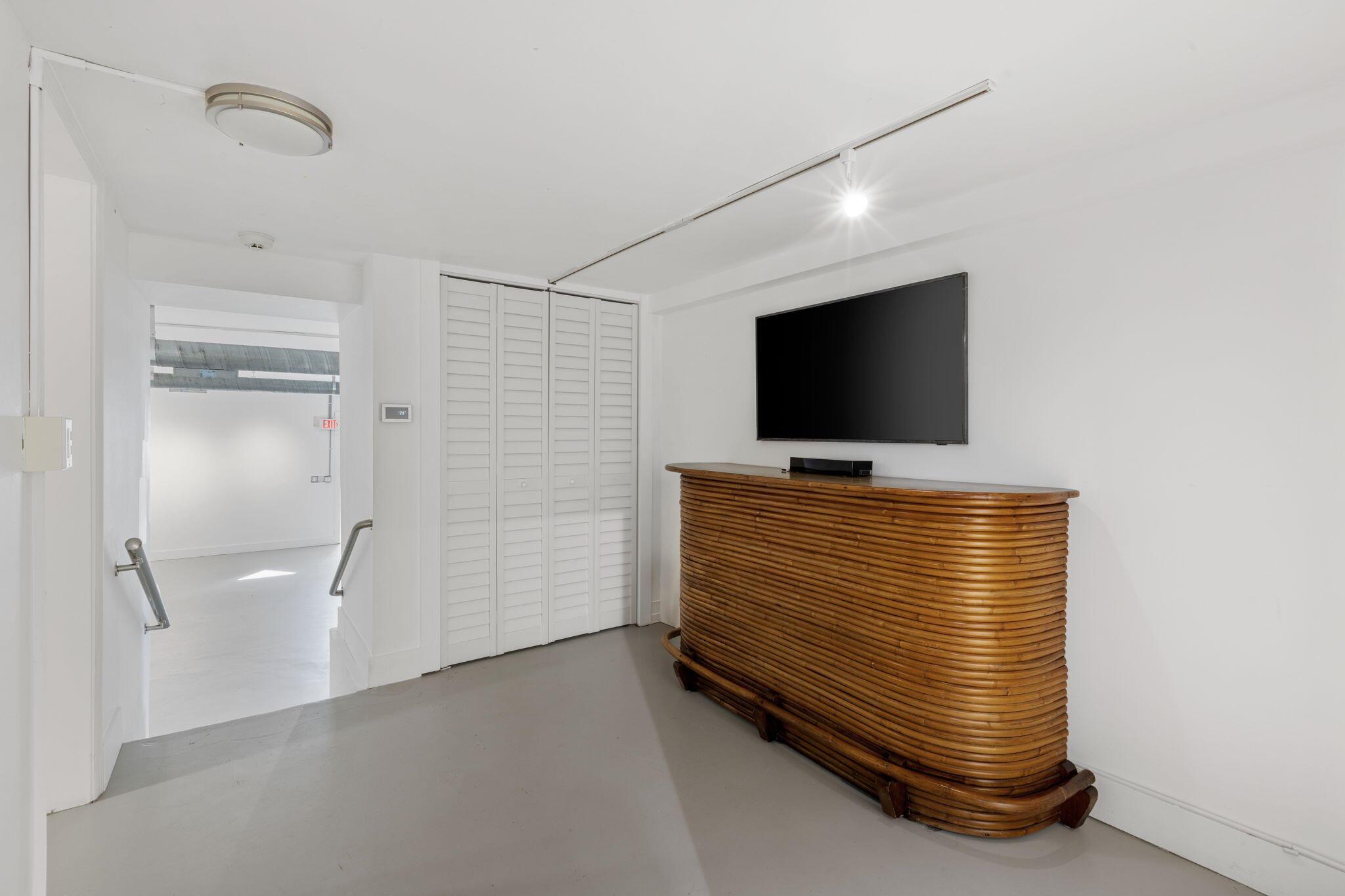 FLAMINGO PARK - Commercial Sale