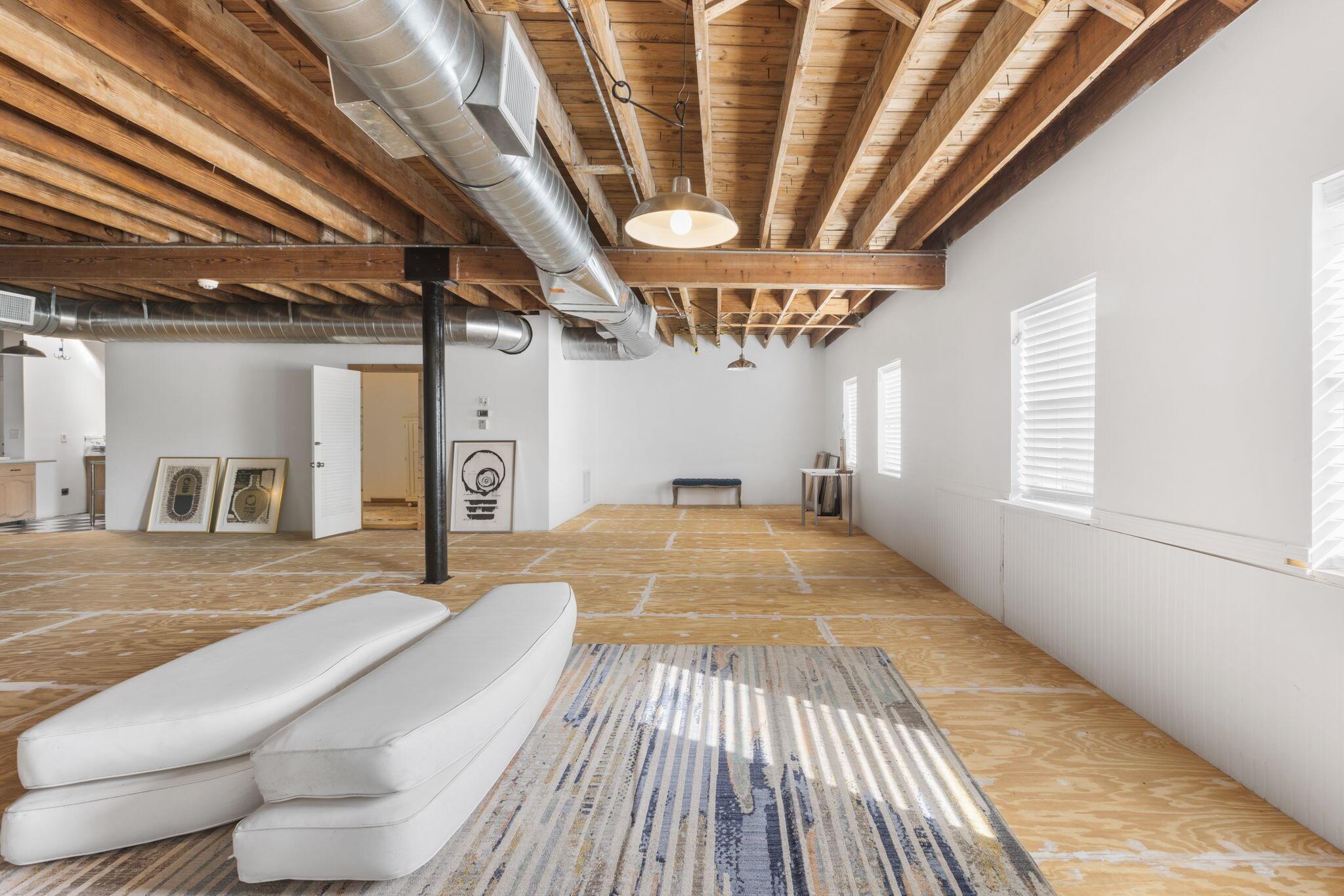 FLAMINGO PARK - Commercial Sale