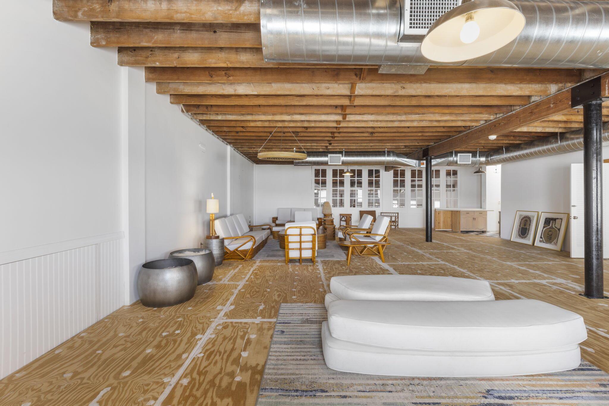 FLAMINGO PARK - Commercial Sale