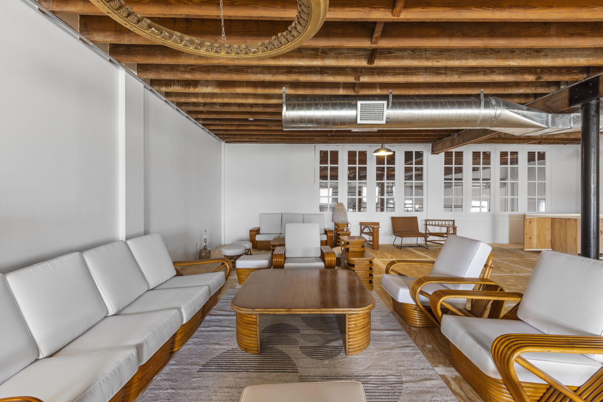 FLAMINGO PARK - Commercial Sale