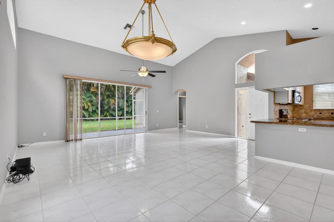 ABERDEEN / LANCASTER LAKES - Residential