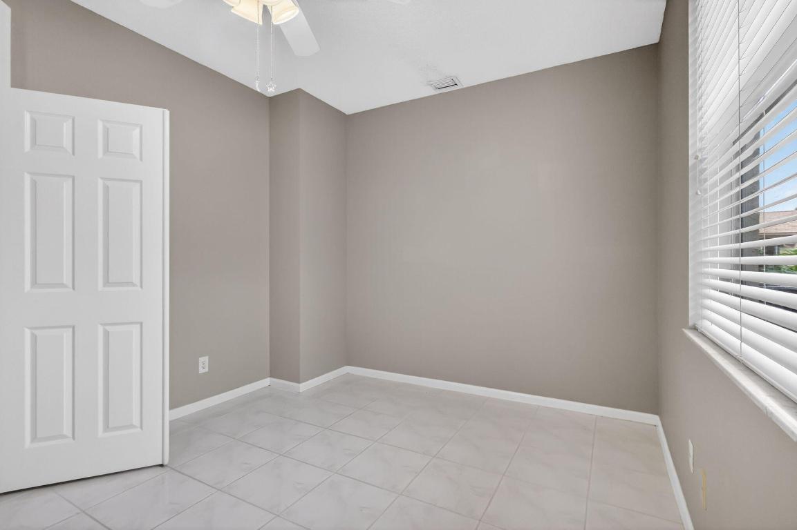 ABERDEEN / LANCASTER LAKES - Residential