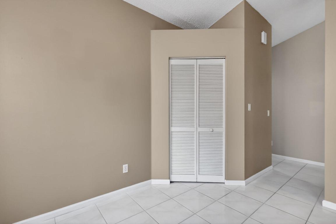 ABERDEEN / LANCASTER LAKES - Residential