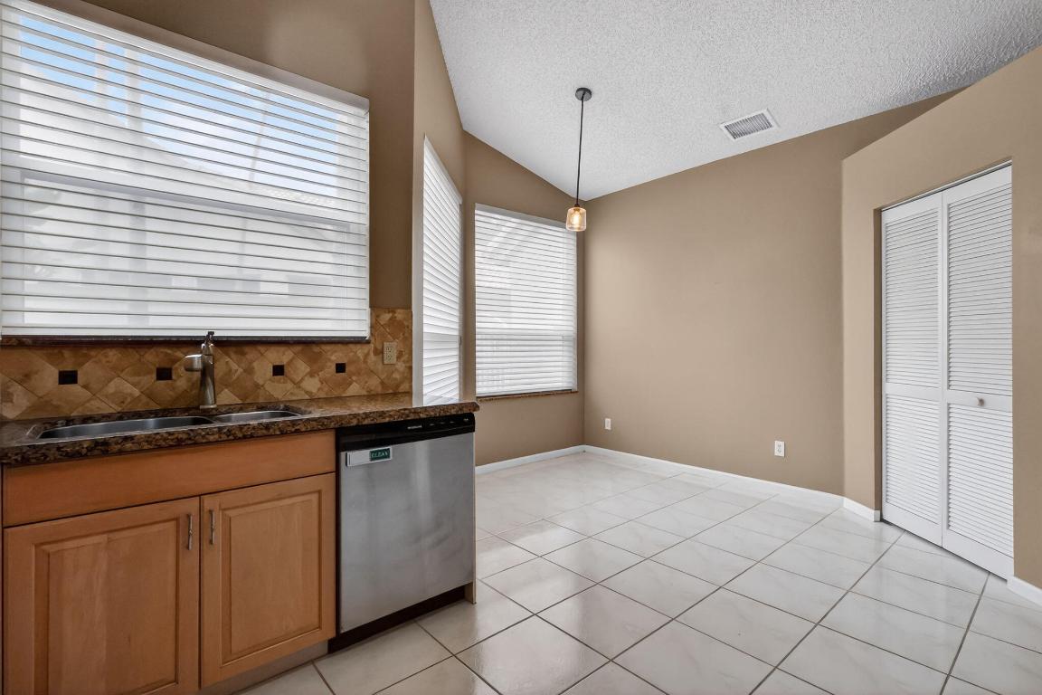 ABERDEEN / LANCASTER LAKES - Residential