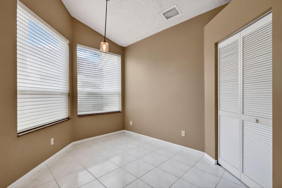 ABERDEEN / LANCASTER LAKES - Residential