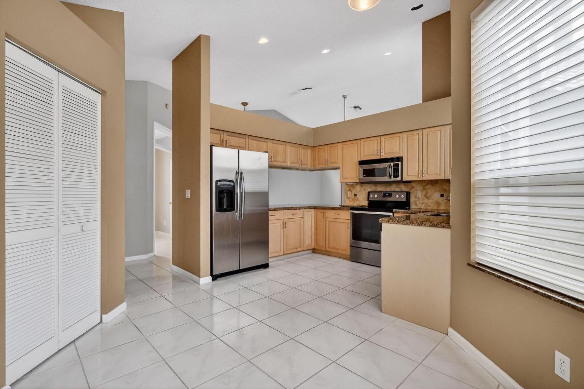 ABERDEEN / LANCASTER LAKES - Residential