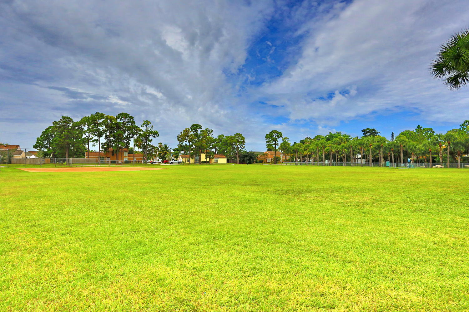 VICTORIA WOODS - Residential