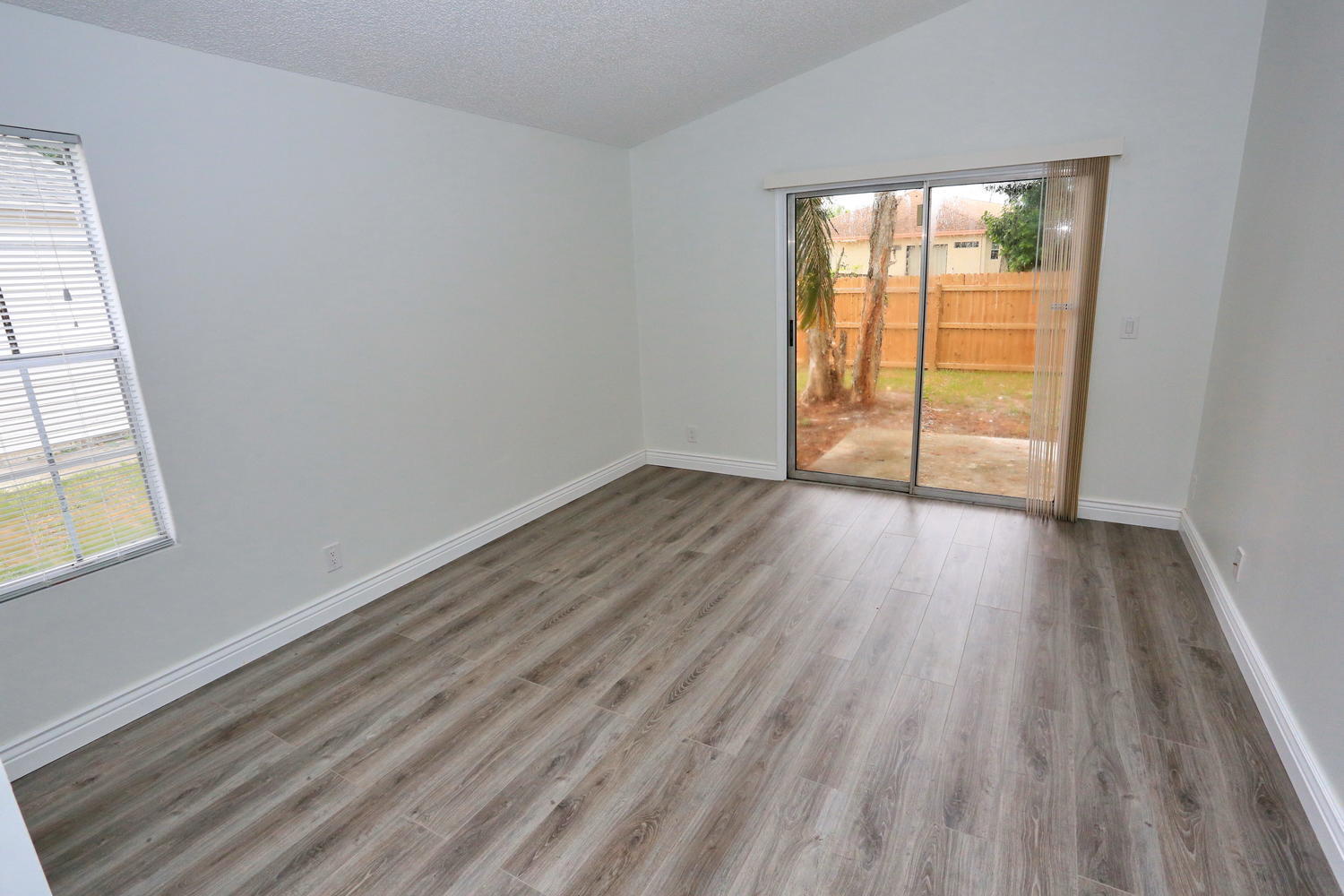 VICTORIA WOODS - Residential