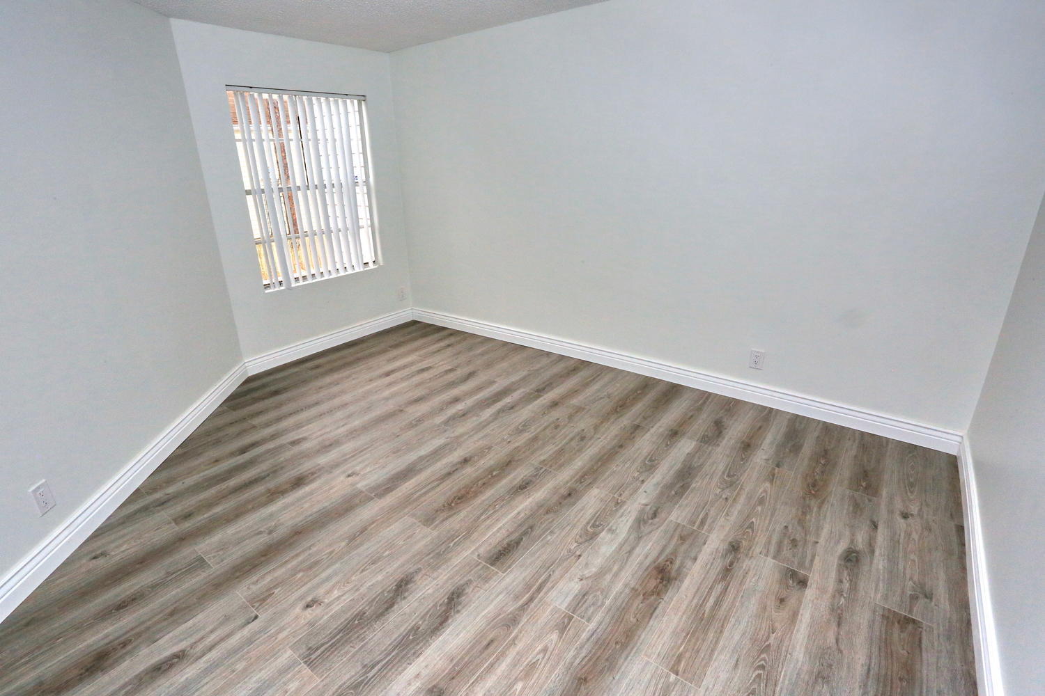 VICTORIA WOODS - Residential