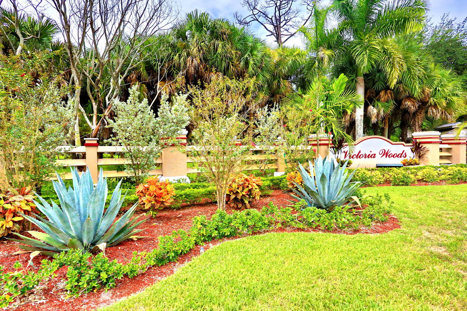 VICTORIA WOODS - Residential