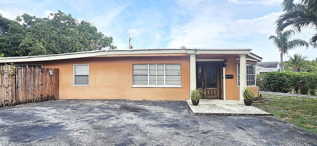 Photo of 819 Colonial Road, West Palm Beach, FL 33405 (MLS # R11142206)