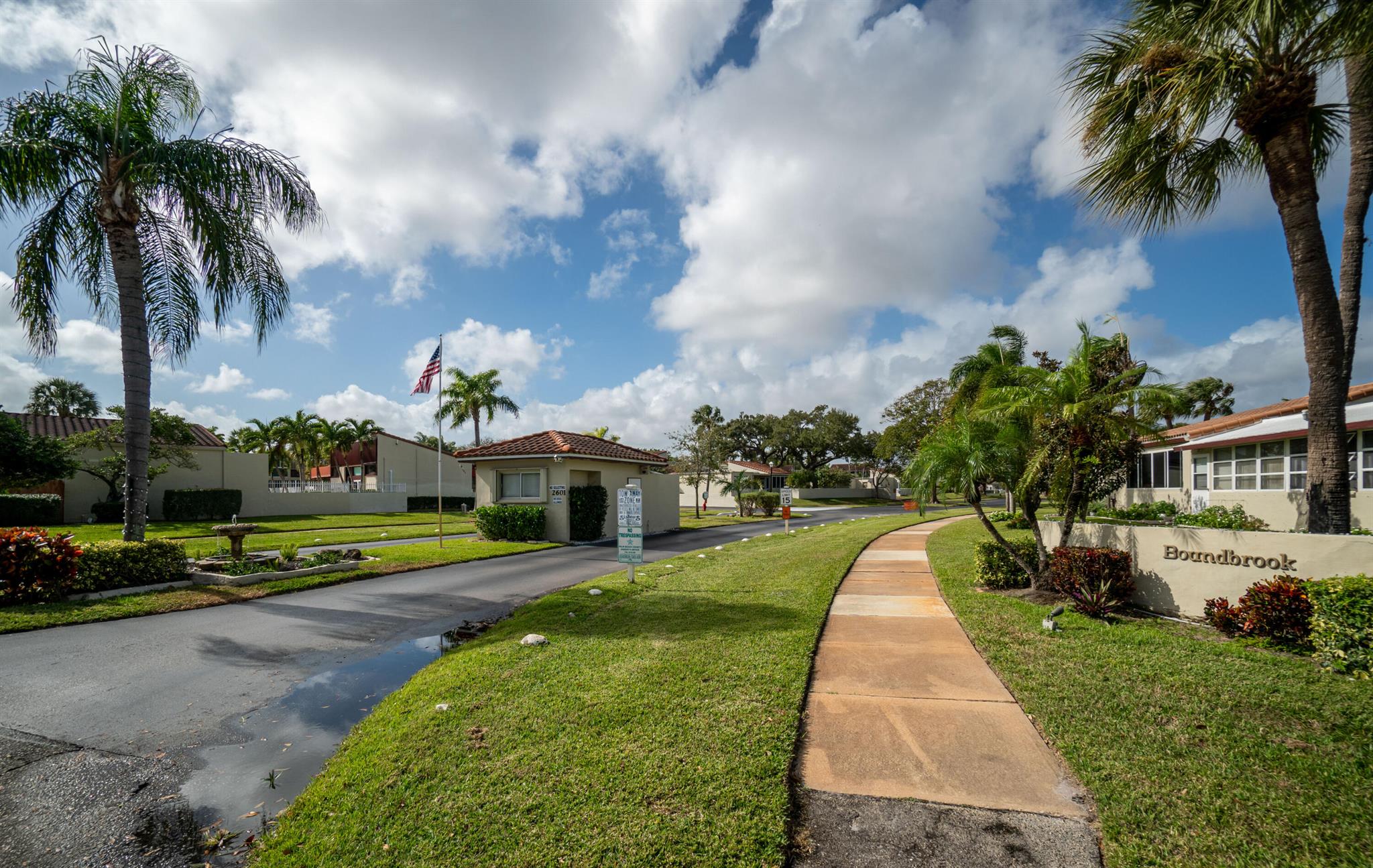 2528 Boundbrook Drive S 208