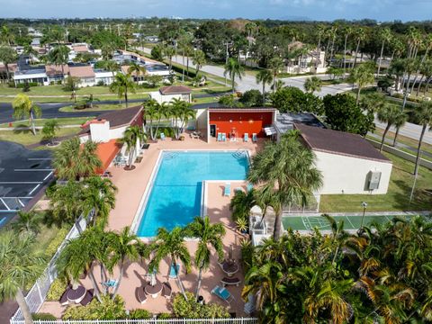 2528 Boundbrook Drive S 208 West Palm Beach FL 33406