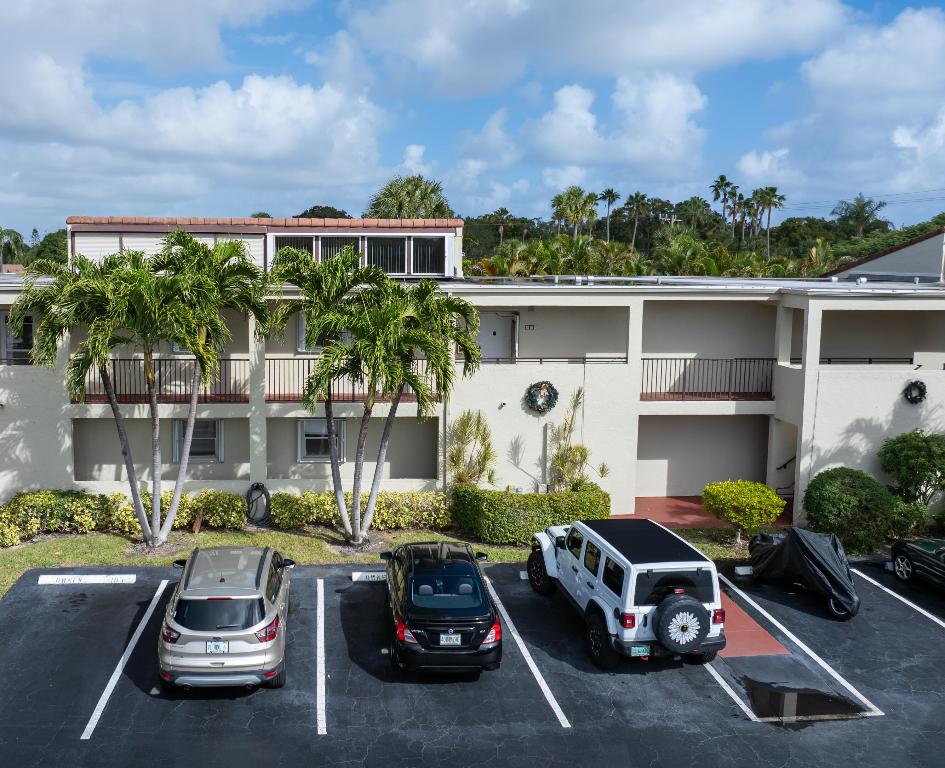 2528 Boundbrook Drive S 208