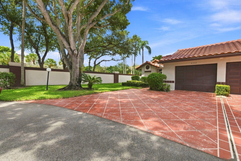 Photo of 6356 Kings Gate Circle, Delray Beach, FL 33484 (MLS # B26073839)