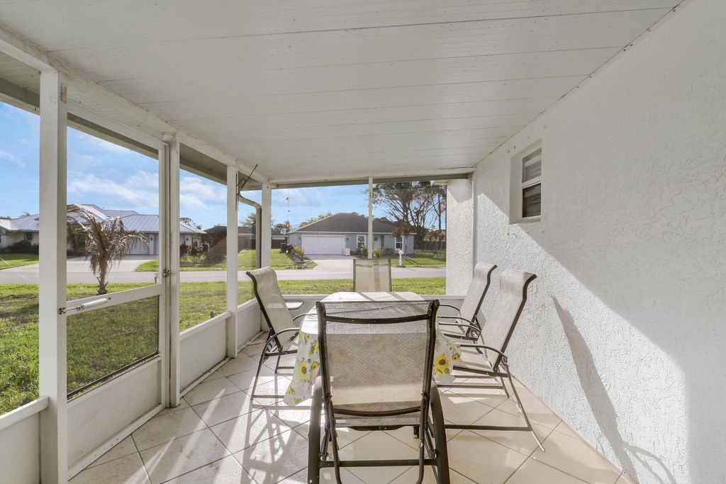 Photo of 702 SE Lighthouse Avenue SE, Port Saint Lucie, FL 34983 (MLS # B26005292)