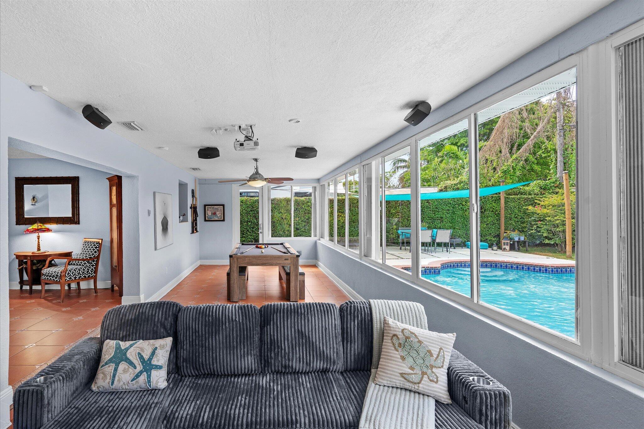 FONTAINEBLEAU GARDENS 1ST ADDN - Residential