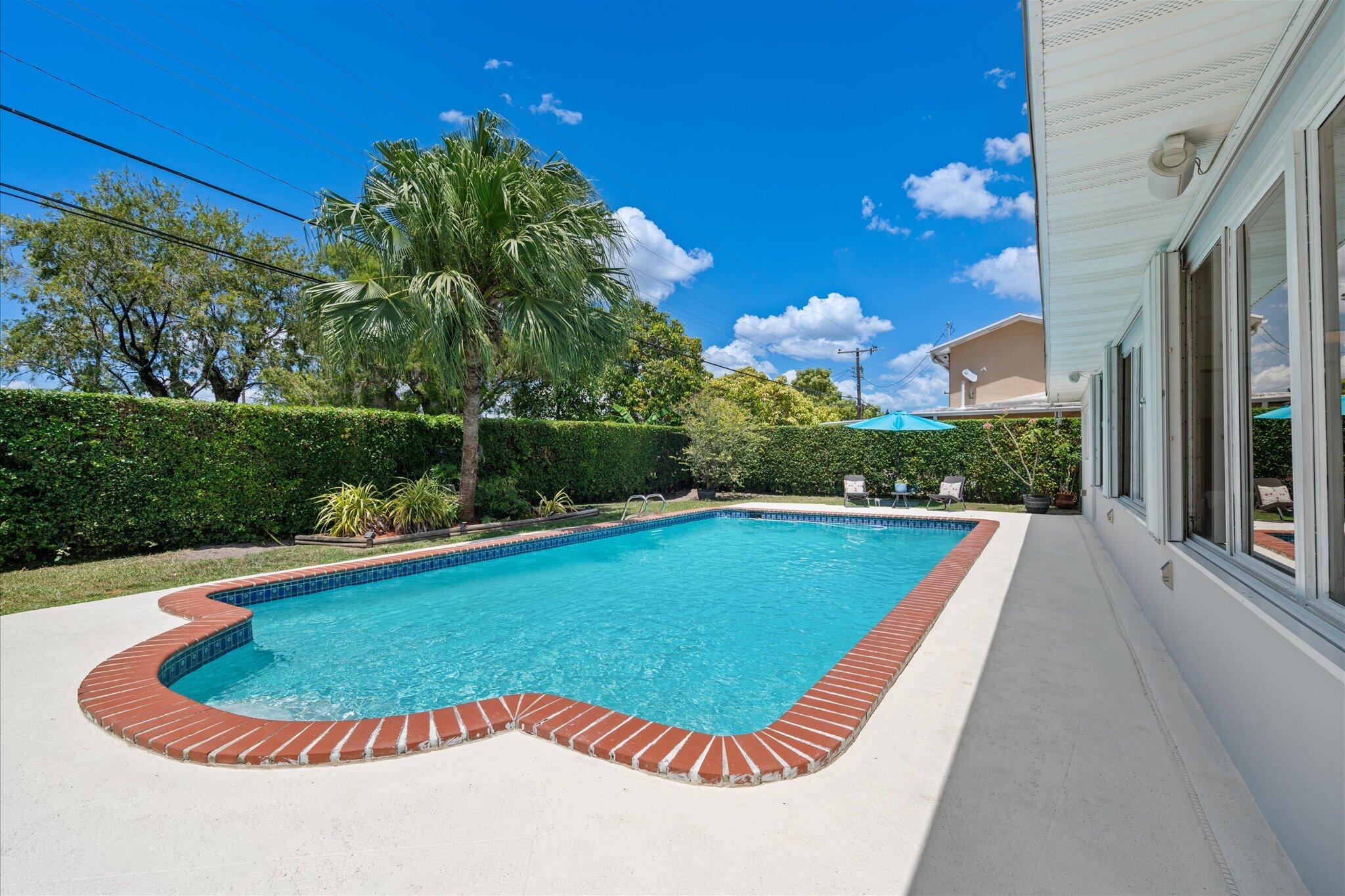 FONTAINEBLEAU GARDENS 1ST ADDN - Residential