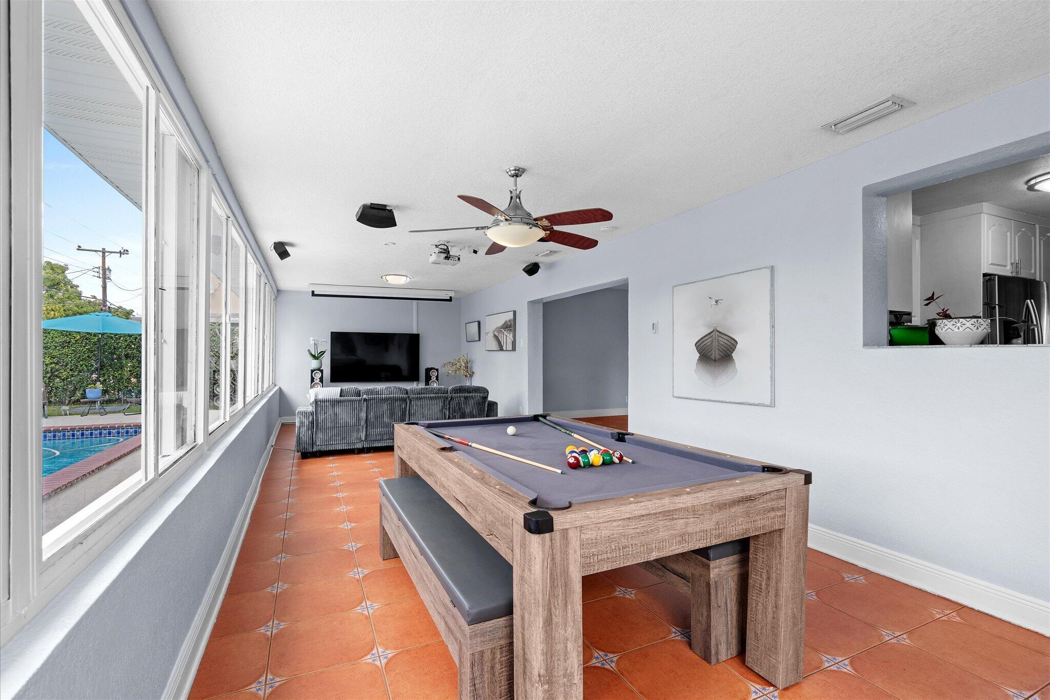 FONTAINEBLEAU GARDENS 1ST ADDN - Residential