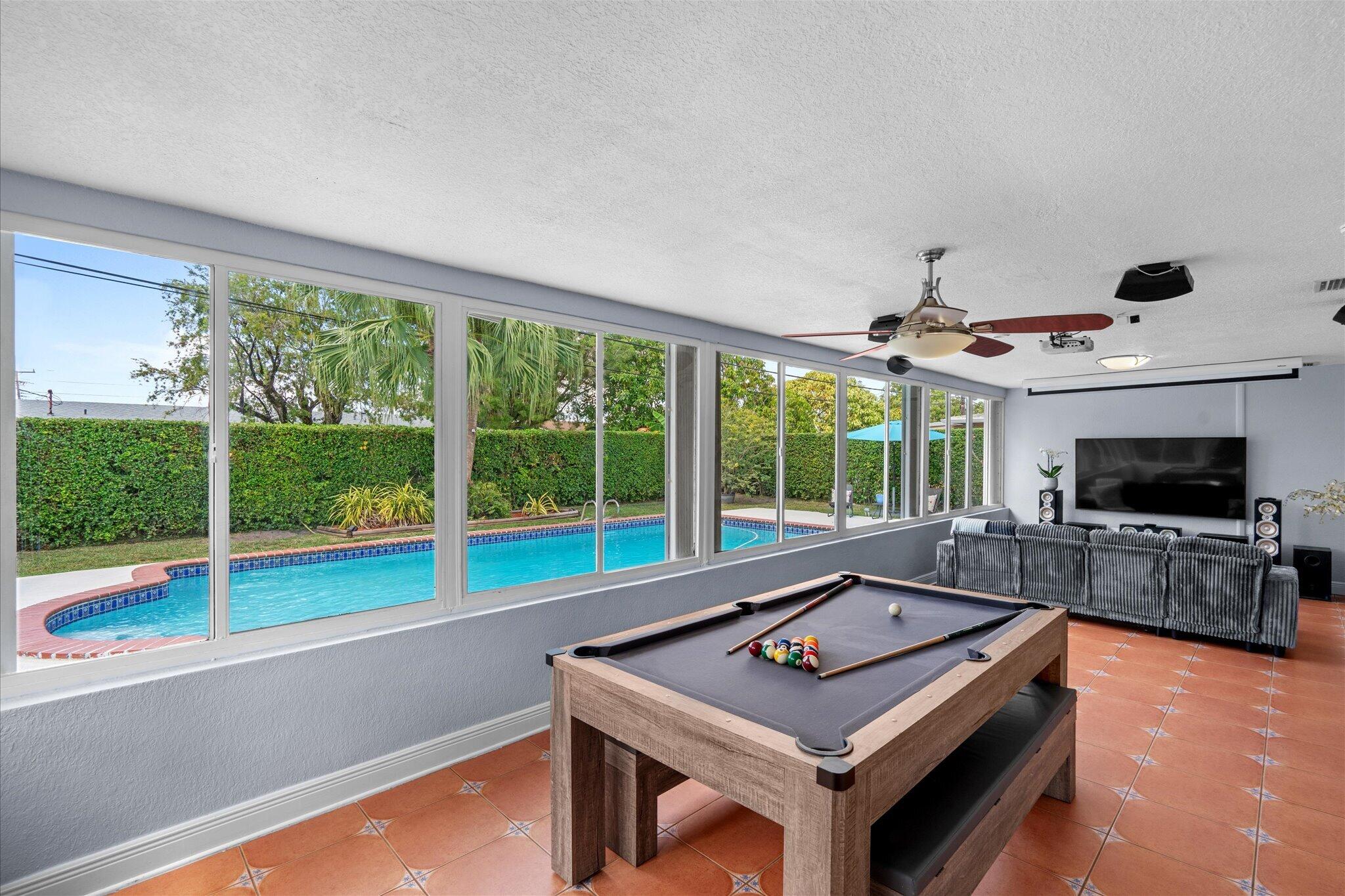 FONTAINEBLEAU GARDENS 1ST ADDN - Residential