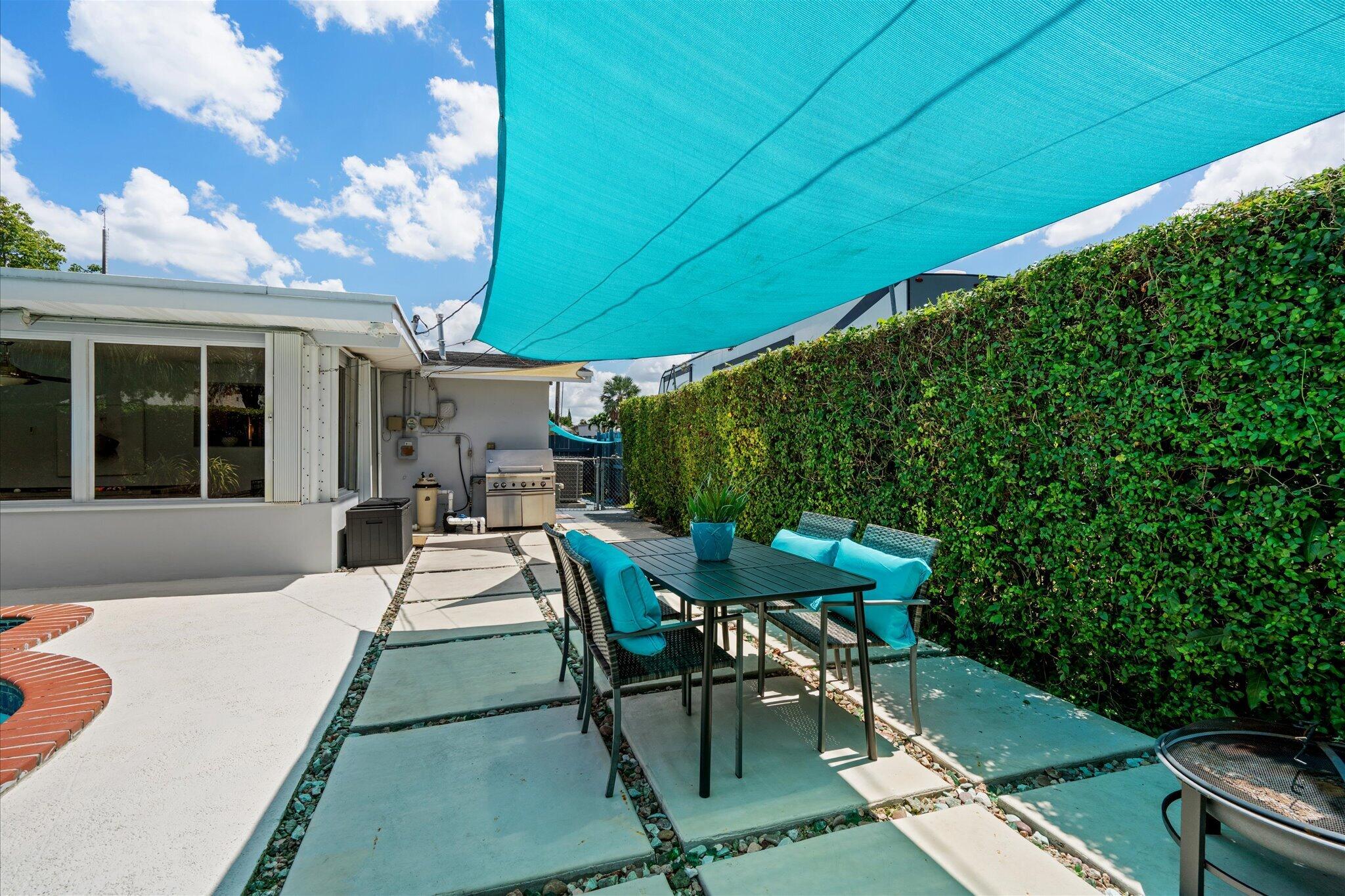 FONTAINEBLEAU GARDENS 1ST ADDN - Residential