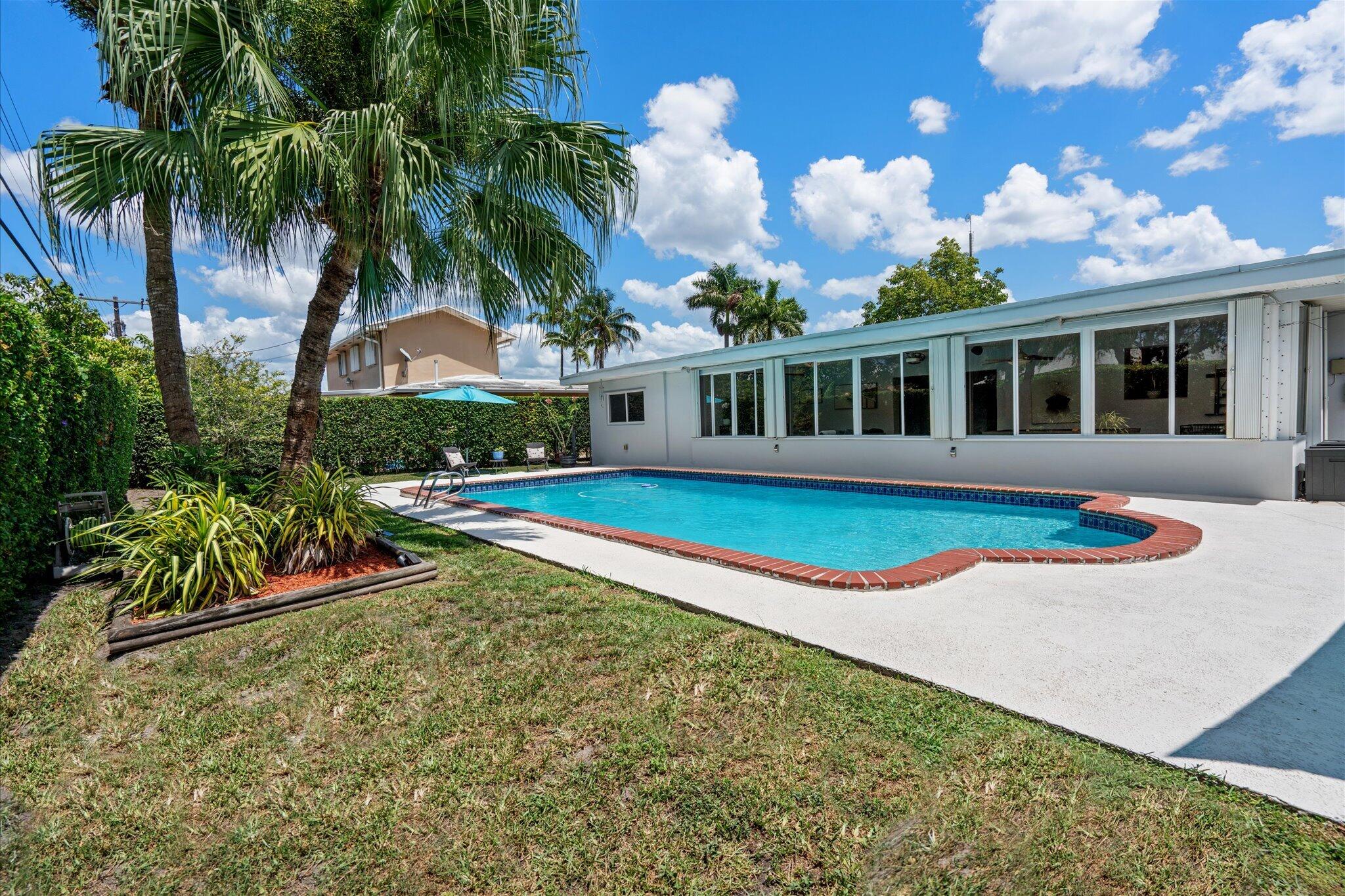 FONTAINEBLEAU GARDENS 1ST ADDN - Residential