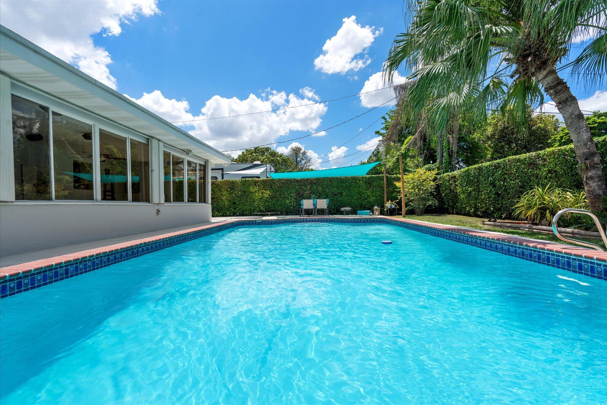 FONTAINEBLEAU GARDENS 1ST ADDN - Residential