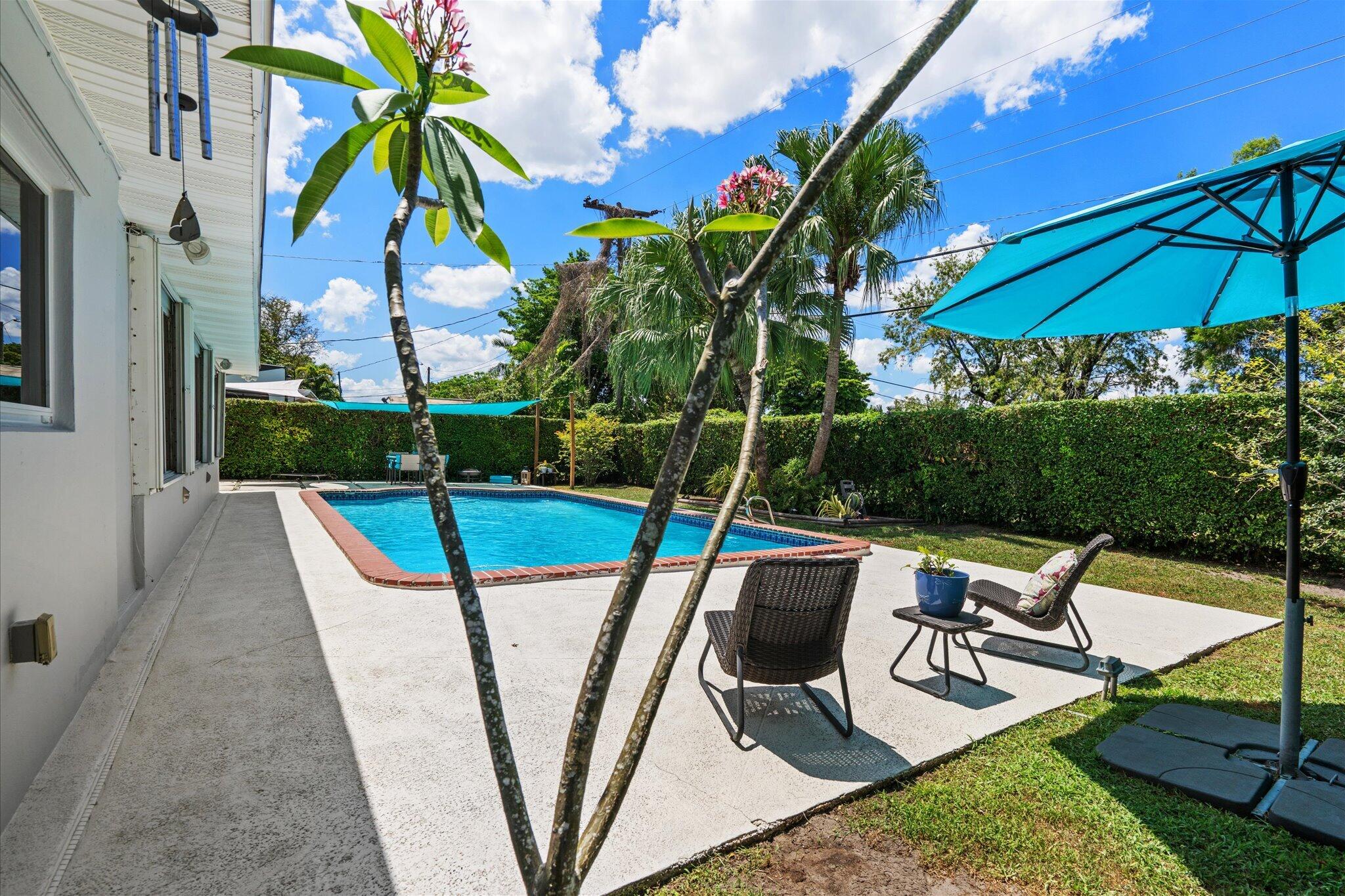 FONTAINEBLEAU GARDENS 1ST ADDN - Residential