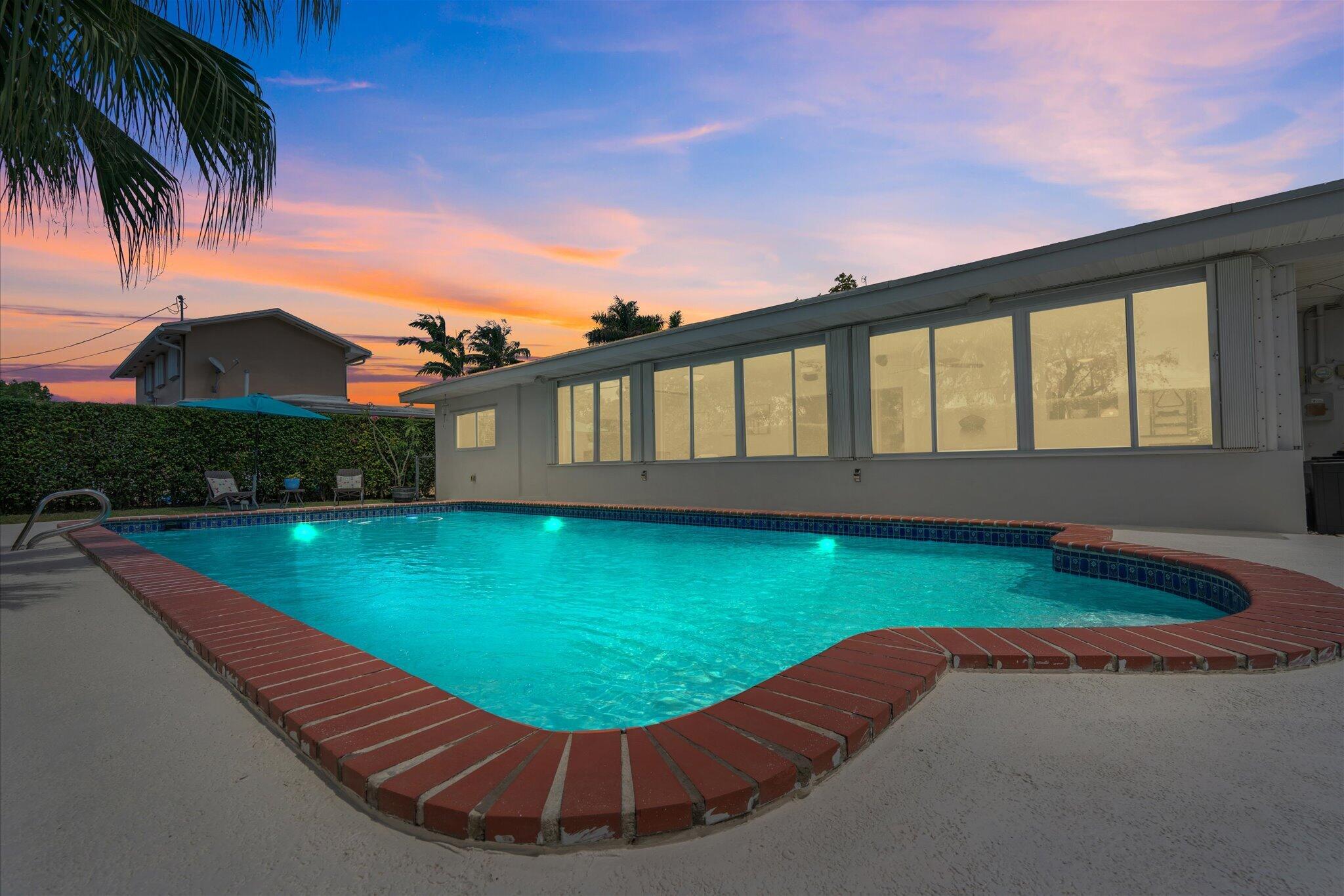FONTAINEBLEAU GARDENS 1ST ADDN - Residential