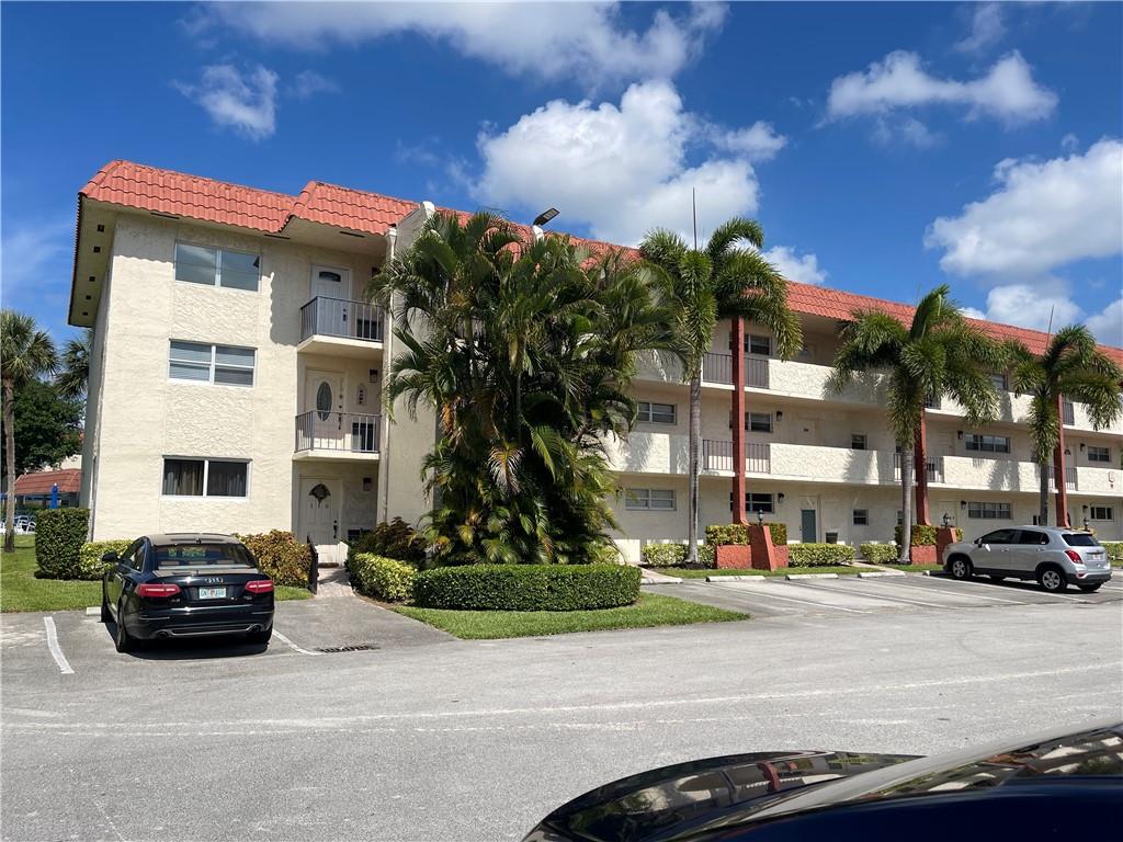 Hollybrook Golf & Tennis - Residential