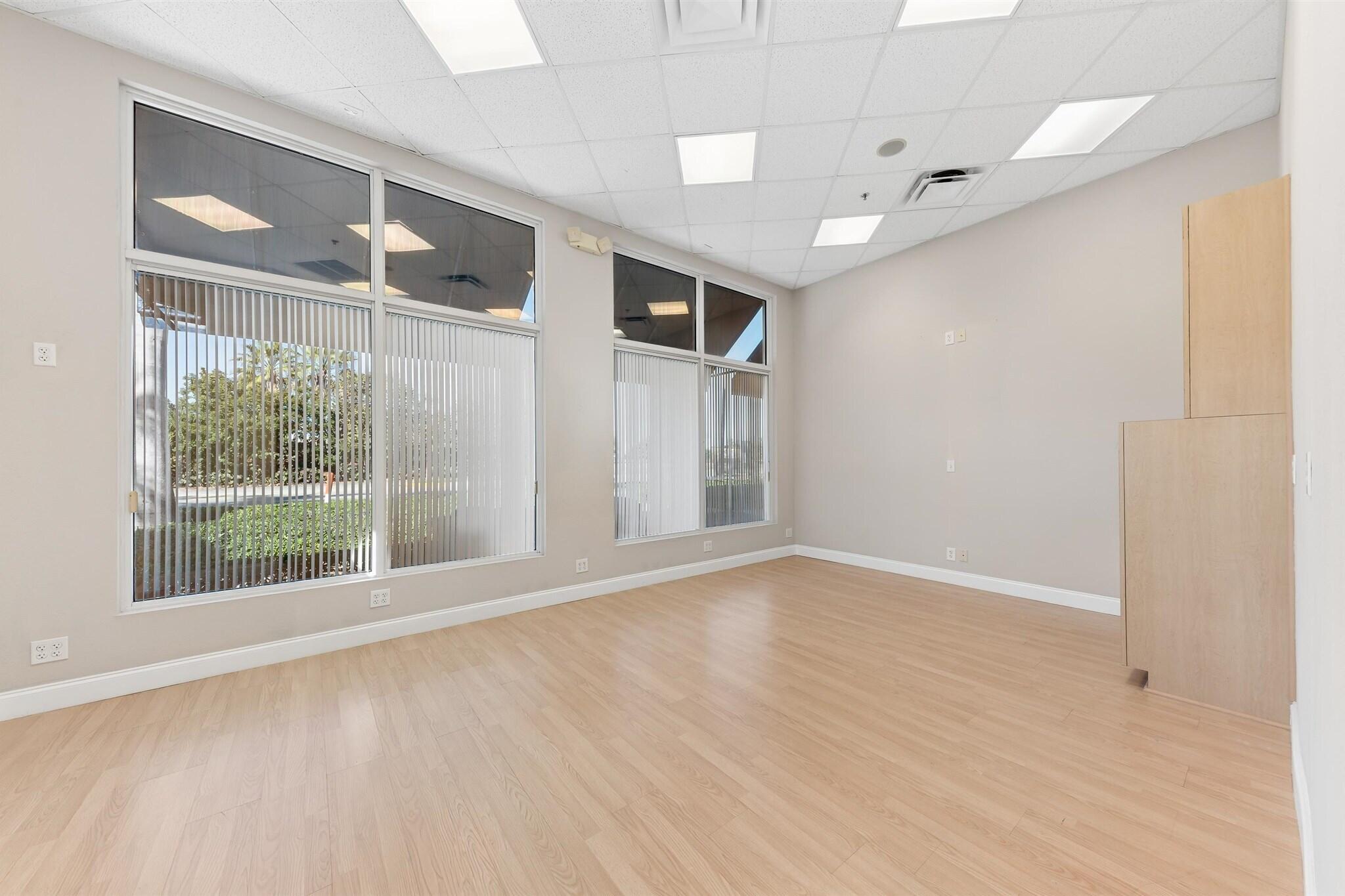 826 N Dixie Highway 11-15