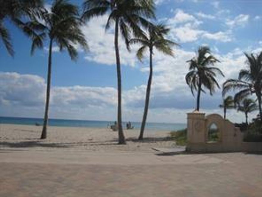 WOW!  A PRIVATE BEACHSIDE VILLA - AVAIL NOVEMBER 1 THRU DEC 26TH - MINIMUM 1 MONTHG.  THIS IS A PRIVATE BEACHSIDE VILLA COTTAGE - 2 BED, 1 BATH FULLY FURNISHED.  PLUS 2 PRIVATE PARING SPACES.  ALL INCLUSIVE PRICE!  AND STEPS TO THE SAND AND THE BEAUTIFUL HOLLYWOOD BEACH BROADWALK. GRANITE KITCHEN, WITH WASHER-DRYER IN THE UNIT, CENTRAL A/C AND ALL TILED FLOORS.
SIT ON THE PORCH AND ENJOY OCEAN BREEZES.  COMPLEX HAS HEATED POOL AND BARBECUE.  SMALL PET ACCEPTED WITH DEPOSIT.  ENTIRE RENT MUST BE PREPAID BY MOVE-IN PLUS SECURITY DEPOSIT AND PREPAID CLEANING FEE.  MAX 3 PERSONS.  WILL ALSO BE AVAILABLE IN MARCH FOR $1200.00 A WEEK.