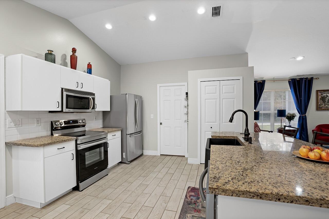 VERO LAKE ESTATES UNIT 5G - Residential