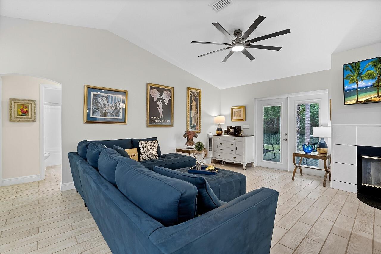 VERO LAKE ESTATES UNIT 5G - Residential