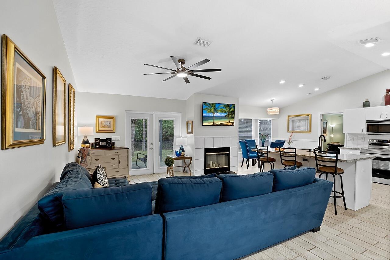 VERO LAKE ESTATES UNIT 5G - Residential